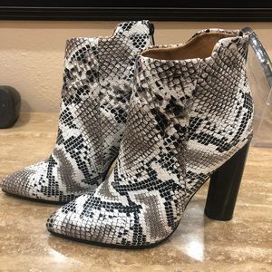 Parma-06 Black White (faux) Snake Bootie
